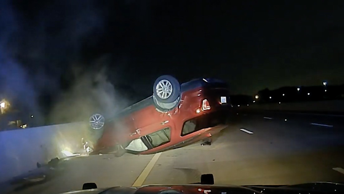 "Señora, tiene que detenerse": Un policía vuelca el auto de una mujer embarazada a la que perseguía en EE.UU. (VIDEO)