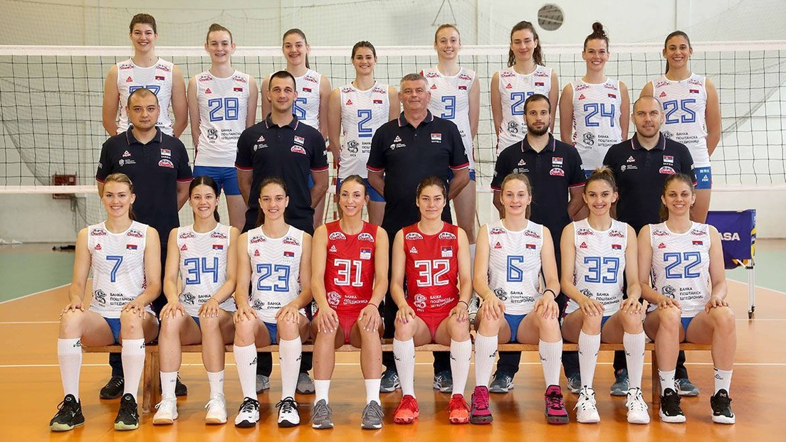Suspenden a una jugadora de la selección de voleibol de Serbia por hacer gestos racistas durante un partido