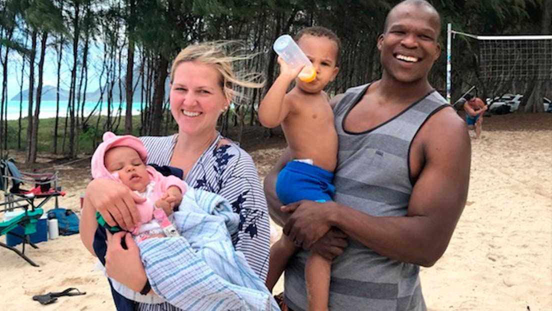 Un sudafricano muere baleado por la Policía de EE.UU. tras entrar por error a una casa y disculparse con la inquilina (VIDEO)