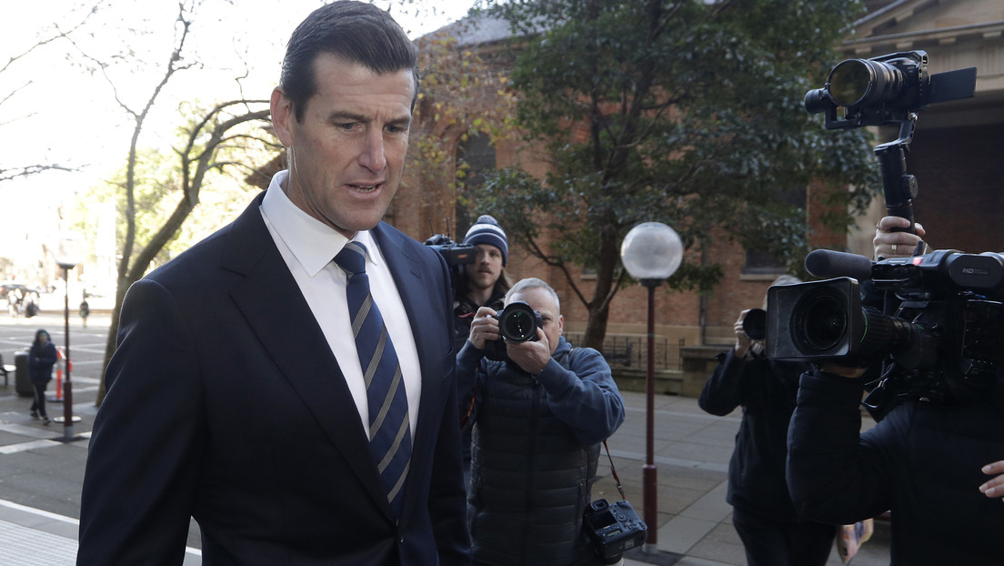 Uno de los veteranos de guerra más condecorados de Australia niega haber ordenado a un soldado que matara a dos afganos a modo de bautizo de sangre