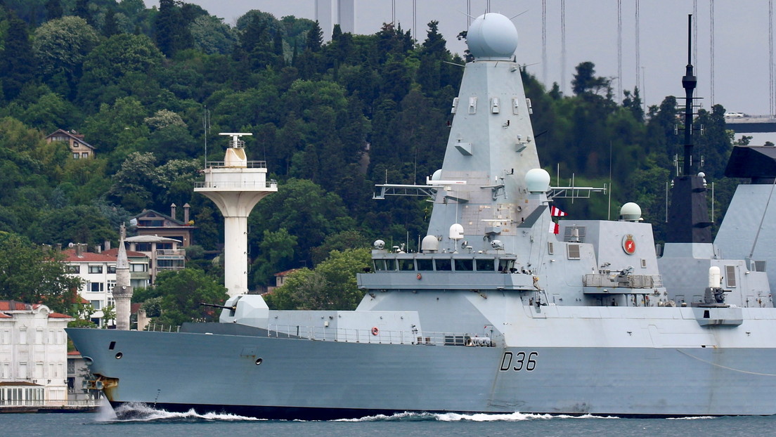 La Cancillería de Rusia cita a la embajadora de Reino Unido por la intrusión de un destructor británico en aguas rusas