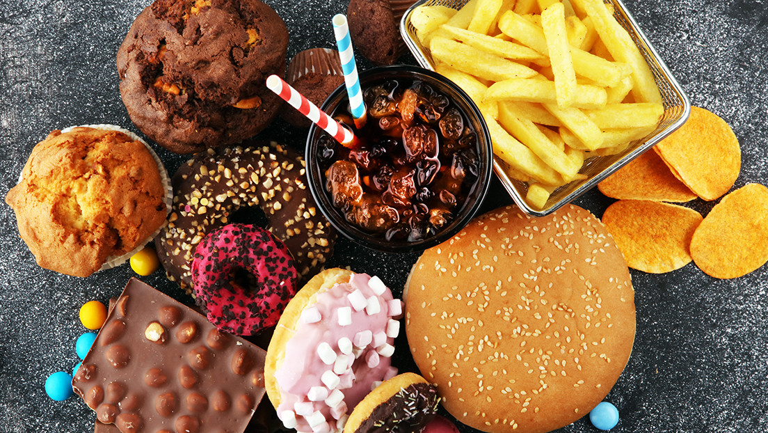 El Reino Unido anuncia que prohibirá la publicidad de comida chatarra en la televisión antes de las nueve de la noche