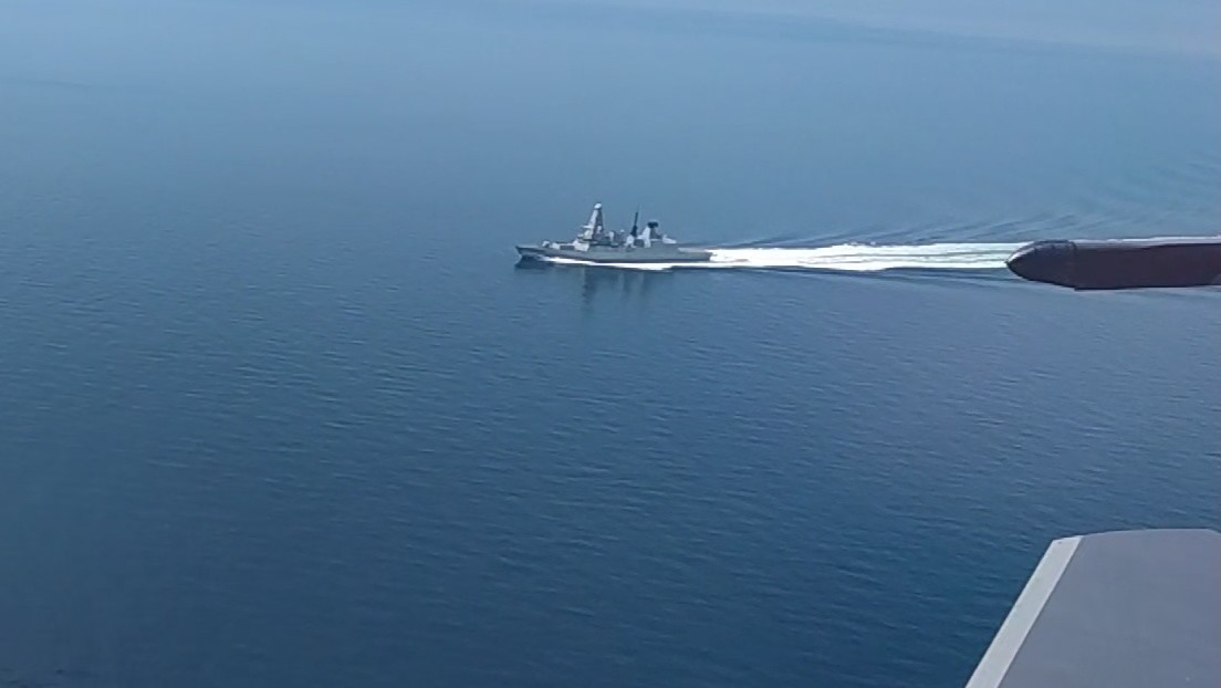 "Por favor, cambien de rumbo": Rusia publica imágenes de la violación de su frontera por parte del destructor británico