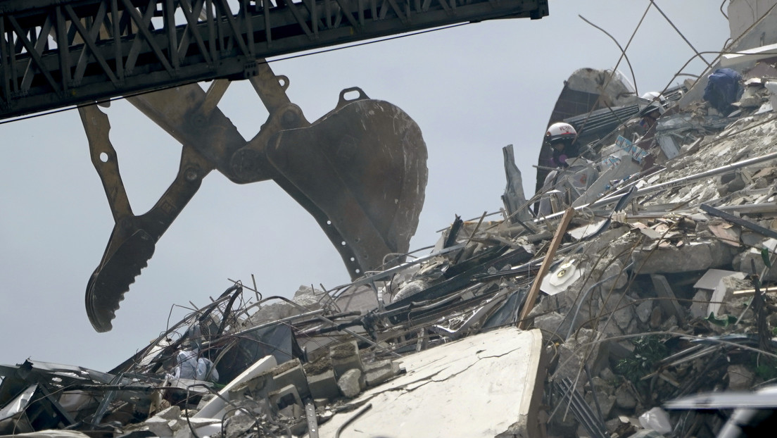 El edificio que colapsó en Florida se estaba hundiendo y se hallaba en tierra inestable, según un estudio de 2020