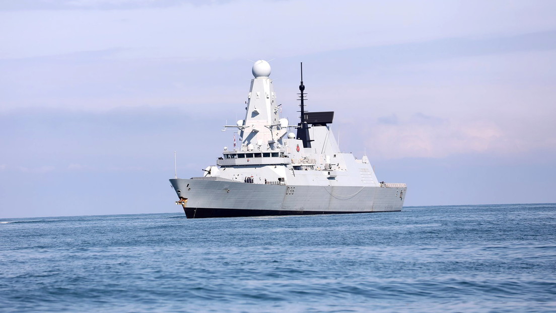 Encuentran en una parada de autobús documentos del Ministerio británico de Defensa sobre el paso de su destructor cerca de Crimea