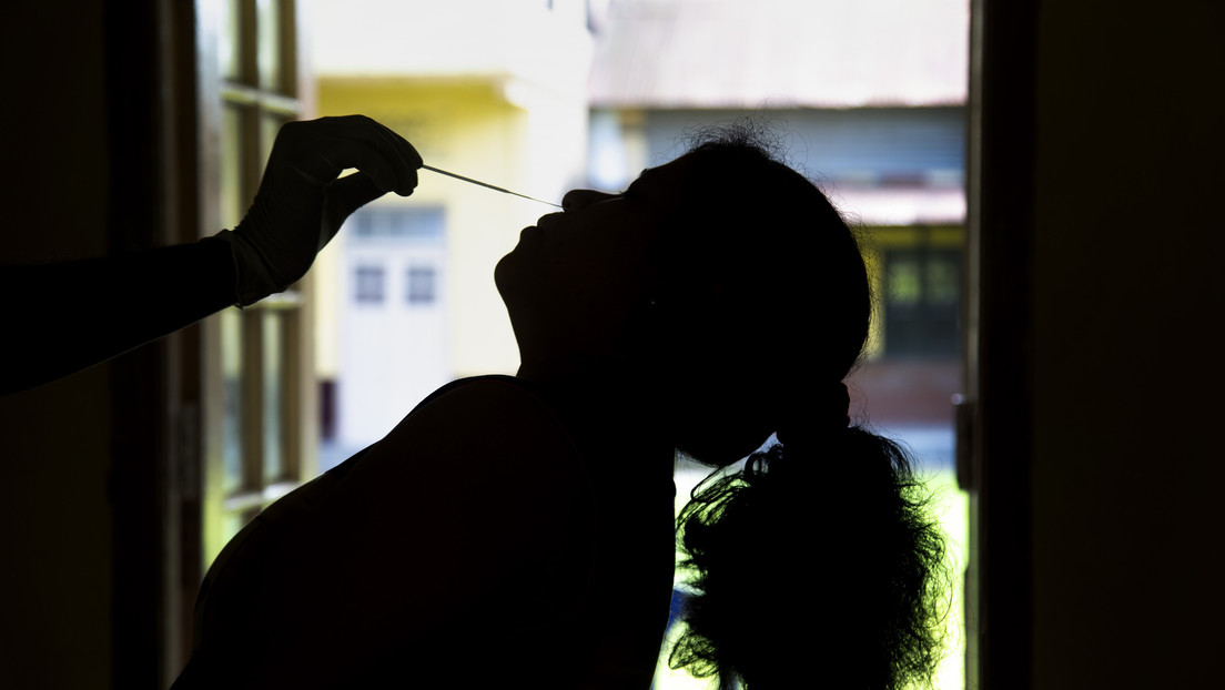 Una mujer sufrió dolores en su nariz durante 37 años (y una prueba PCR de coronavirus reveló la verdadera razón)