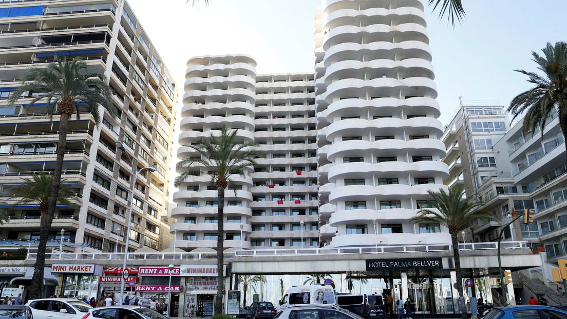 Confinan a unos 250 estudiantes en un hotel de 4 estrellas en España tras un megabrote de coronavirus y causan polémica