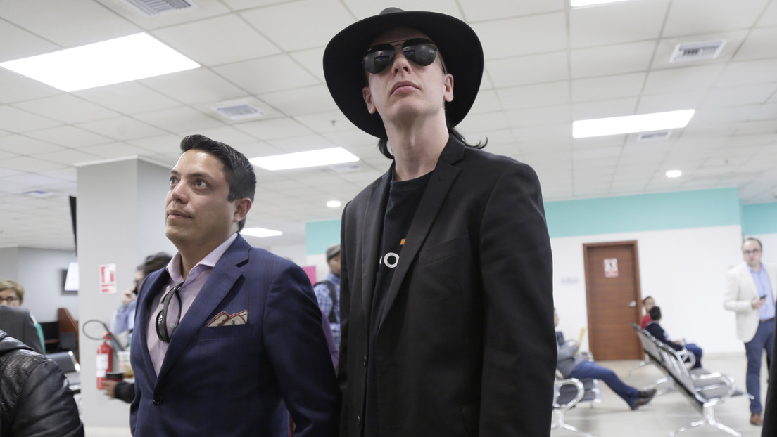 Llamado a juicio y denuncia por "pruebas forjadas": El lento avance del proceso contra el sueco Ola Bini (amigo de Assange) en Ecuador