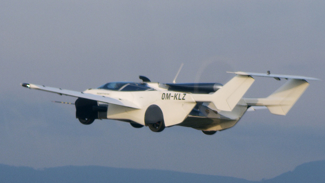 El auto volador AirCar cubre 80 kilómetros entre dos aeropuertos de Eslovaquia (VIDEO)
