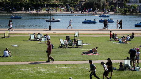 VIDEO: Una pandilla apuñala con machetes a un adolescente en el centro de Londres durante una pelea masiva