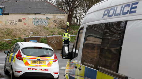"¿Qué estás haciendo? ¡No puedo respirar!": Captan la violenta detención de un hombre por un oficial y este acaba suspendido