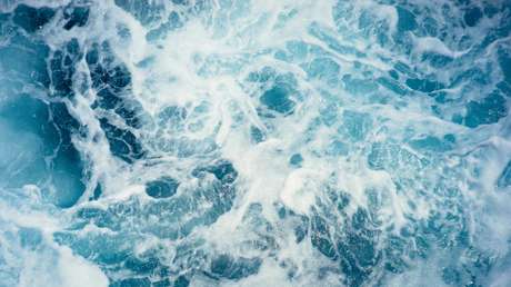 Desarrollan un método "económicamente viable" de extracción del litio, esencial para las baterías, del agua marina