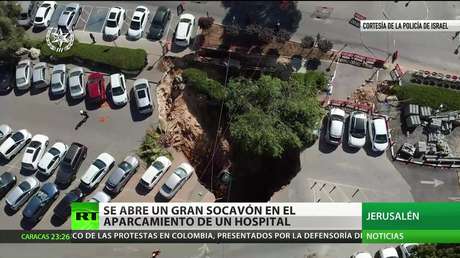 Se abre un gran socavón en el aparcamiento de un hospital en Jerusalén