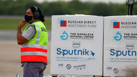 Llega a Buenos Aires el avión con el primer lote del principio activo para la producción de la vacuna Sputnik V en Argentina