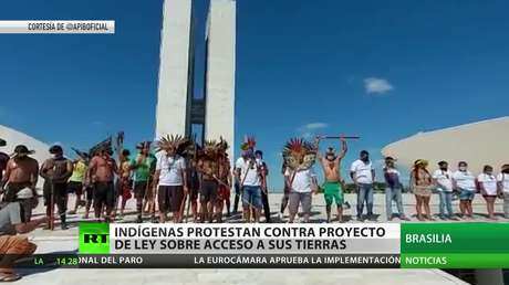 Indígenas brasileños protestan contra un proyecto de ley sobre el acceso a sus tierras
