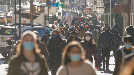 Muestran cómo respirar sin mascarilla puede esparcir el coronavirus a más de 2 metros en el aire en cuestión de segundos