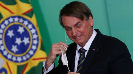 VIDEO: Bolsonaro entra por sorpresa en un avión a saludar y es abucheado por los pasajeros