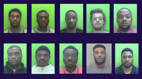 VIDEO: Una pandilla de 10 personas irrumpe en una casa, apuñala a un hombre y roba plantas de cannabis