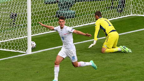 El checo Patrik Schick marca desde 45,5 metros, anotando el gol más lejano jamás registrado en la Eurocopa