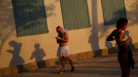 Organizan en una pequeña isla de Río de Janeiro un minicarnaval para vacunados contra el covid-19