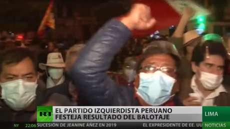 Partidarios de Pedro Castillo festejan resultados de las presidenciales en Perú