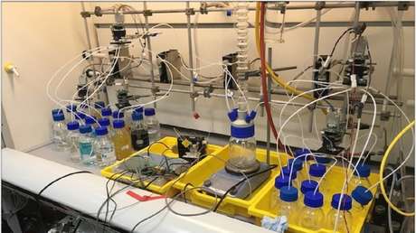 Crean un "robot químico" capaz de realizar y diseñar complejos experimientos de forma autonóma