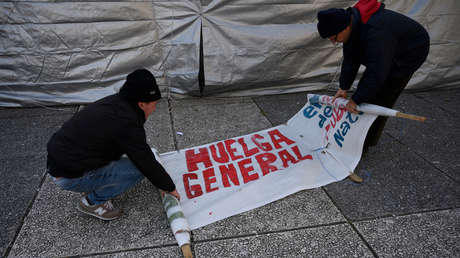 Trabajadores uruguayos realizan un paro general "contra el hambre y la desigualdad" y en exigencia de medidas urgentes por la crisis social
