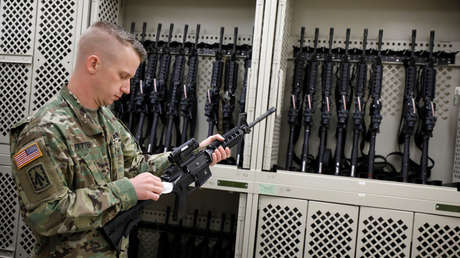 Reporte indica que militares de EE.UU. perdieron unas 1.900 armas de fuego durante una década, y el Pentágono responde