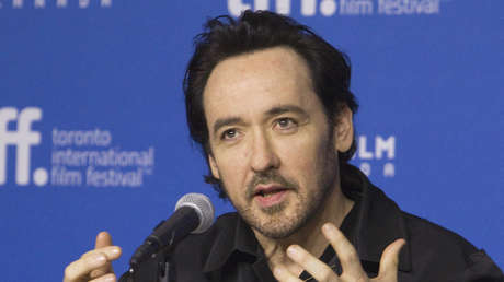 El actor John Cusack critica la política de EE.UU. y describe al país como "jodidamente horrible, lleno de cobardes y prostitutas corporativas"