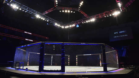 VIDEO: Inédita pelea de lucha libre en un octágono y con reglas de MMA decepciona a muchos fanáticos por no lucir real