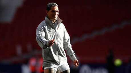 El futbolista argentino Chimy Ávila ofrece disculpas por posar con una camiseta asociada con el partido español Vox que indignó a la Red