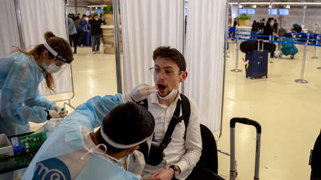 Israel podrá imponer cuarentena obligatoria para quienes hayan estado en "contacto cercano" con la peligrosa cepa Delta del coronavirus