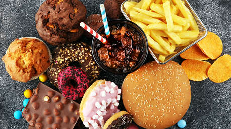 El Reino Unido anuncia que prohibirá la publicidad de comida chatarra en la televisión antes de las nueve de la noche