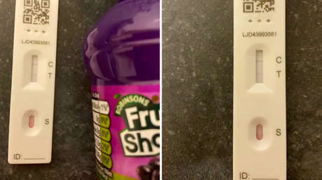 Estudiantes en el Reino Unido usan jugo de naranja para obtener resultados positivos del test de covid-19 y no tener que ir al colegio