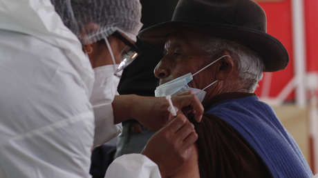 Un estudio en Argentina revela que una dosis de Sputnik V reduce la mortalidad hasta un 80 % en mayores de 60 años