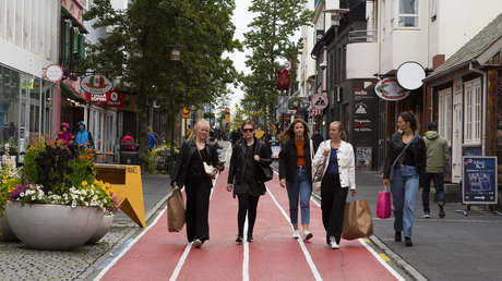 "Restaurar la sociedad que tanto anhelamos": Este es el primer país de Europa que levanta todas las restricciones contra el covid-19
