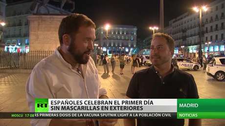 Los españoles celebran su primer día sin mascarillas en exteriores