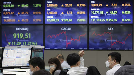 Más riesgos, 'malos hábitos' y deseo de dinero rápido: Cómo invierte la 'Generación Z' (y cómo debería hacerlo)