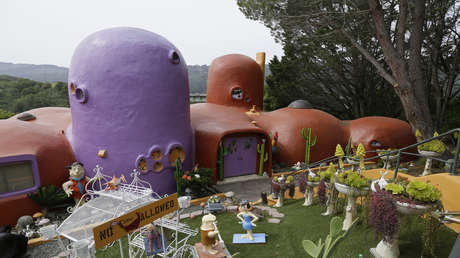 Propietaria de una casa de 'Los Picapiedra' llega a un acuerdo con la ciudad que la demandó por sus esculturas de dinosaurios