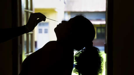 Una mujer sufrió dolores en su nariz durante 37 años (y una prueba PCR de coronavirus reveló la verdadera razón)