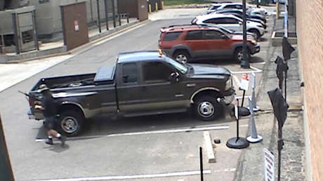 Un "buen samaritano" desarma a un atacante que había matado a un policía y evita "una mayor pérdida de vidas", pero termina asesinado por otro oficial