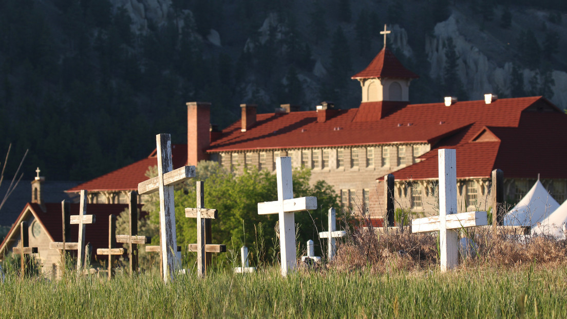 "Fue un genocidio": comunidades indígenas de Canadá cuentan que todas sus familias sienten aún el impacto de los internados de reclusión indígena