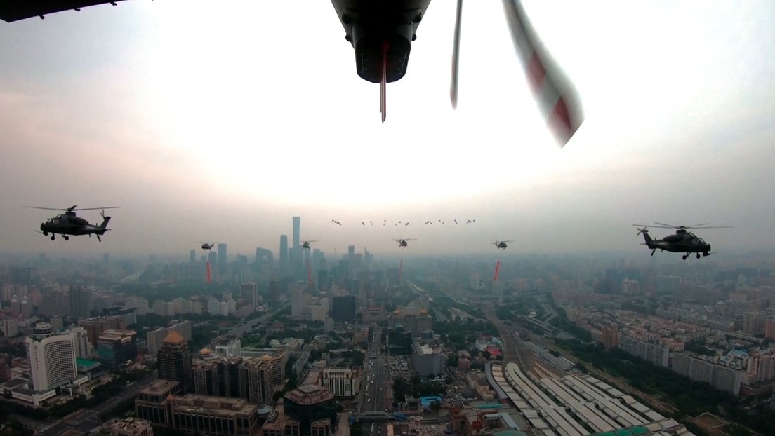 15 cazas J-20 de China sobrevuelan Pekín en una formación "sin precedentes" en el centenario del Partido Comunista (VIDEO)