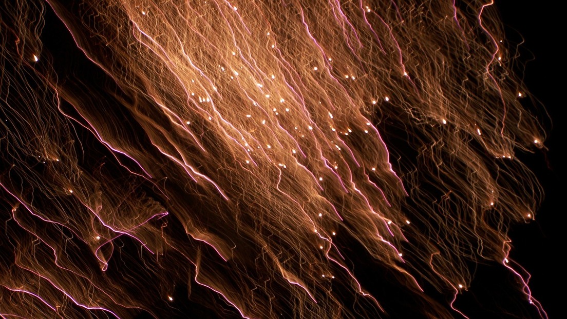 Un camión lleno de fuegos artificiales detona accidentalmente en una playa en EE.UU. (VIDEOS)