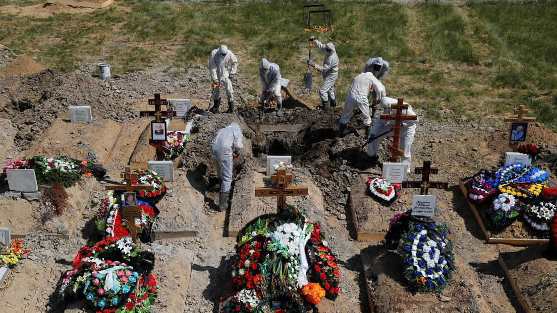 OMS: El mundo "se encuentra en un punto peligroso y acaba de superar el trágico hito de 4 millones de muertes por covid-19"