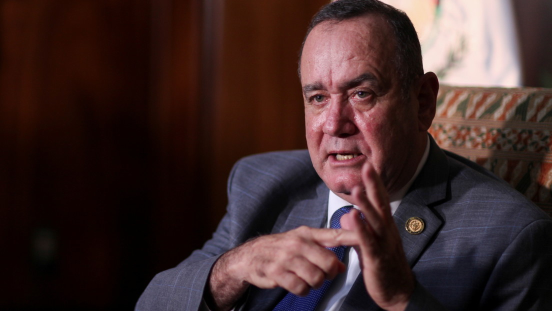 El presidente de Guatemala prohibirá las protestas porque promueven que "el virus se alborote más"