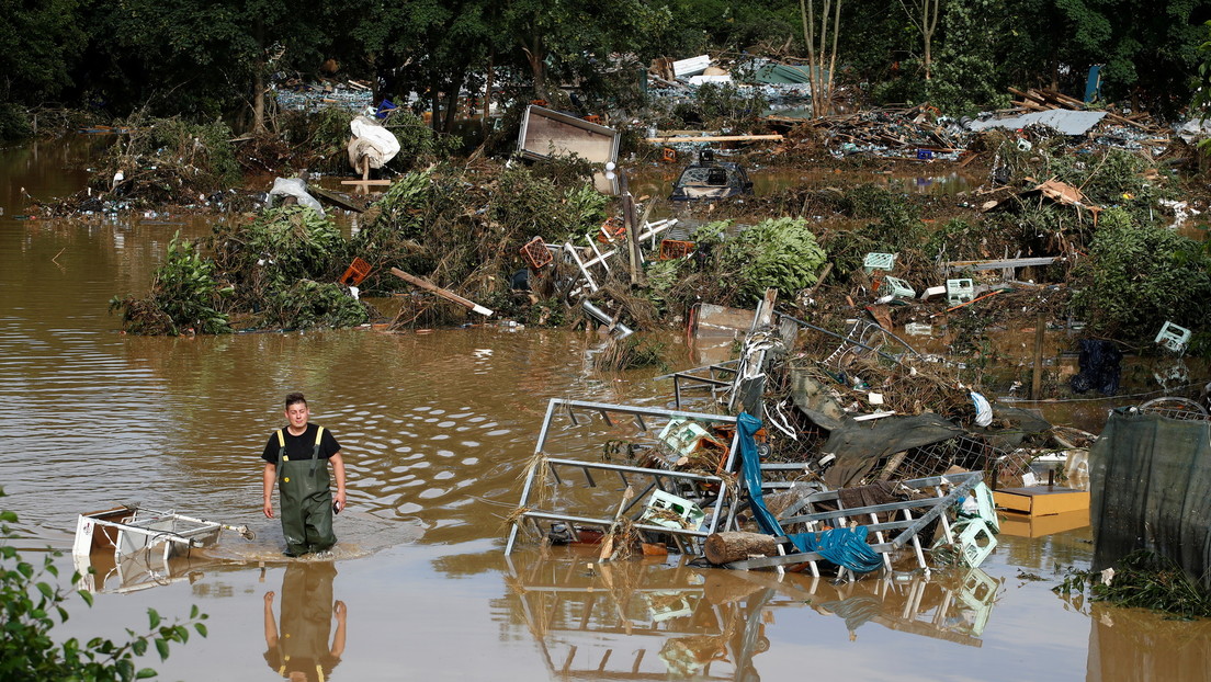 Las autoridades de Alemania estiman que unas 1.300 personas desaparecieron en un distrito rural como resultado de las fuertes inundaciones