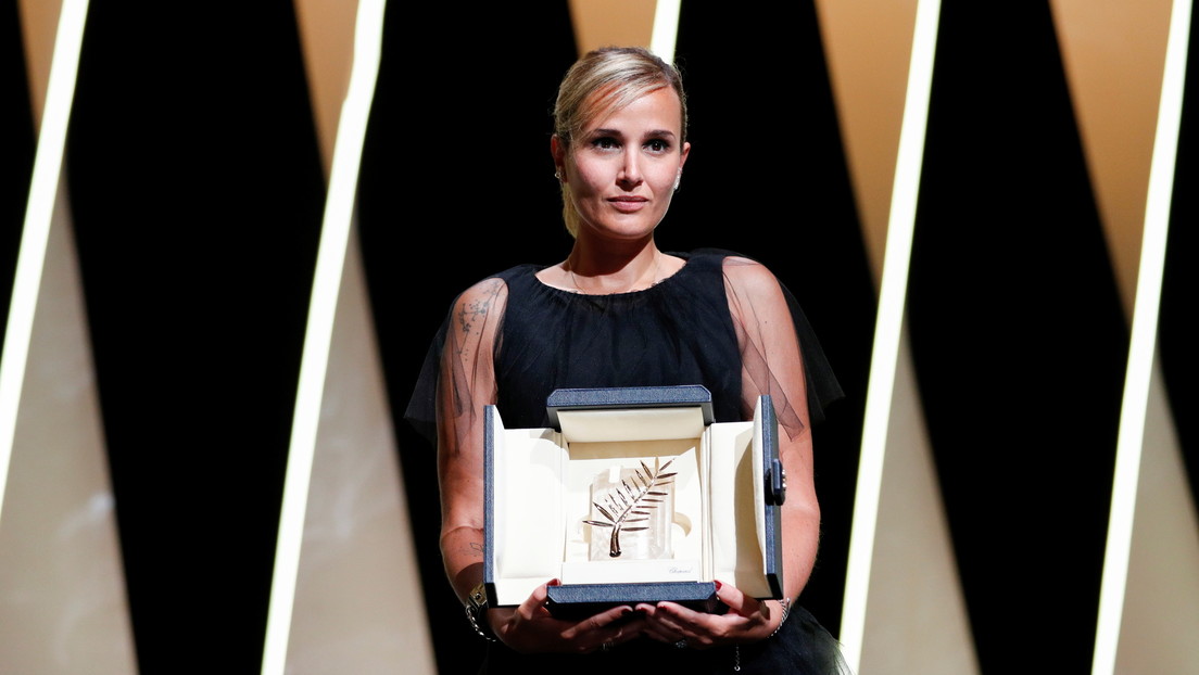 VIDEO: El presidente del jurado del Festival de Cannes tiene un lapsus en la ceremonia de entrega y desvela antes de tiempo al ganador principal