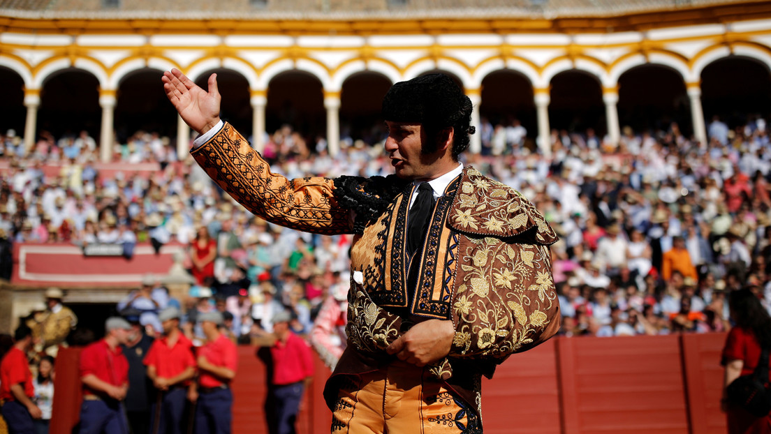 Twitter se suma a otras plataformas que censuran la tauromaquia y bloquea una cuenta sobre un torero español por fomentar el "placer sádico"