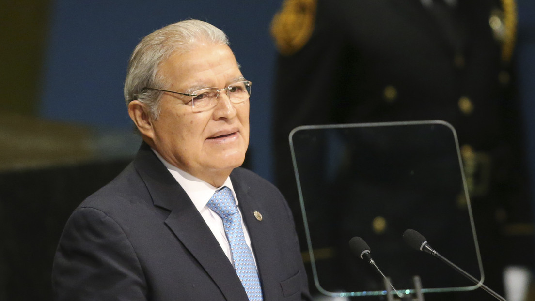 La Fiscalía de El Salvador arresta a cinco exaltos cargos y ordena la detención del exvicepresidente Sánchez Cerén